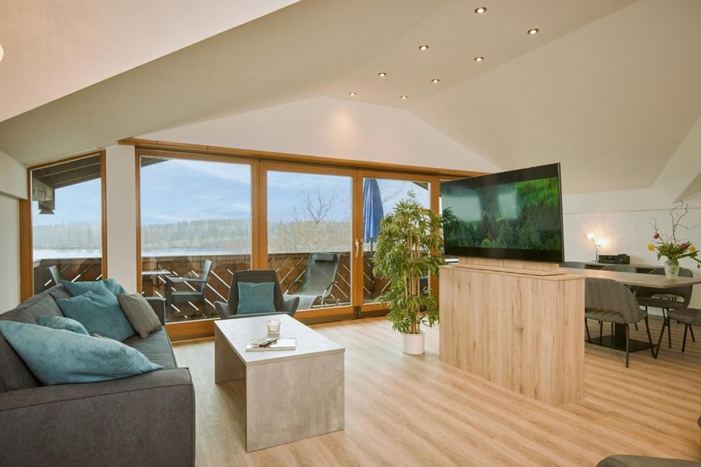 Hotel Seeblick & Ferienwohnung Bad Endorf Bagian luar foto