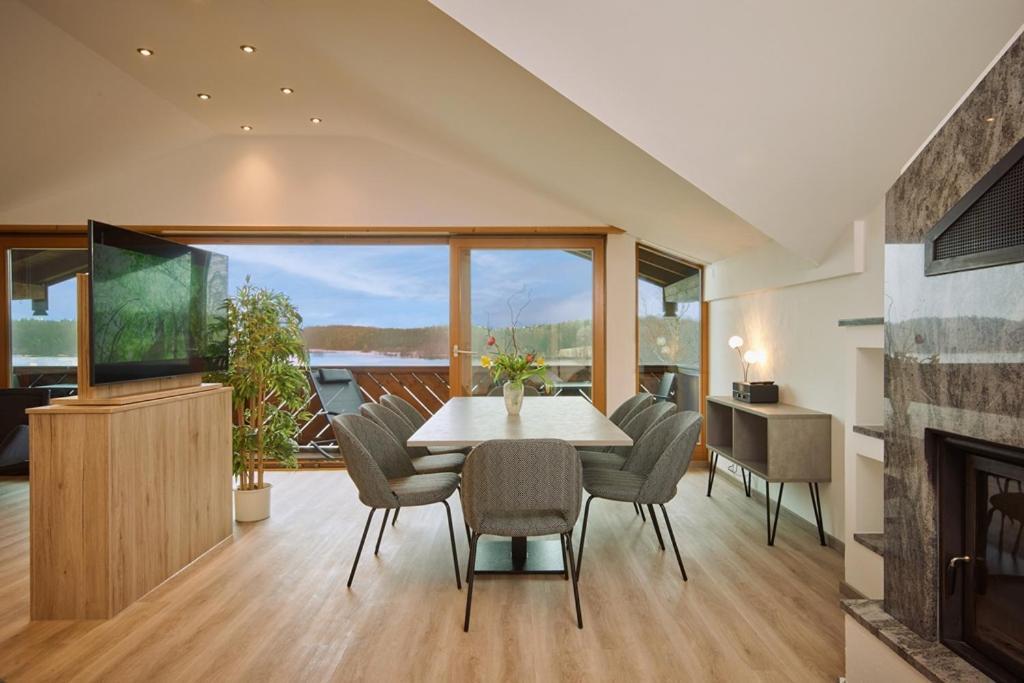 Hotel Seeblick & Ferienwohnung Bad Endorf Bagian luar foto