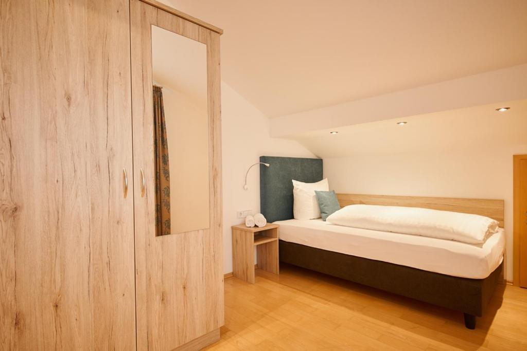 Hotel Seeblick & Ferienwohnung Bad Endorf Bagian luar foto