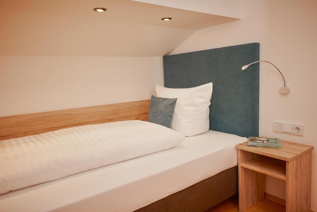 Hotel Seeblick & Ferienwohnung Bad Endorf Bagian luar foto
