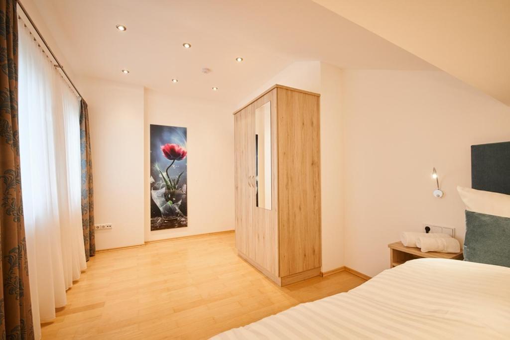 Hotel Seeblick & Ferienwohnung Bad Endorf Bagian luar foto