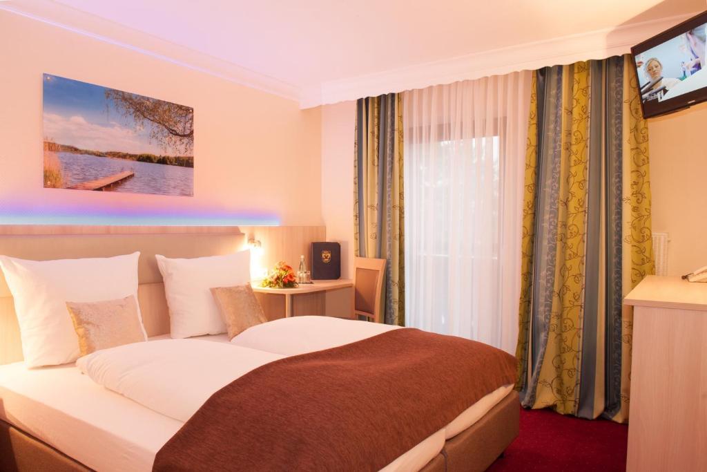 Hotel Seeblick & Ferienwohnung Bad Endorf Ruang foto